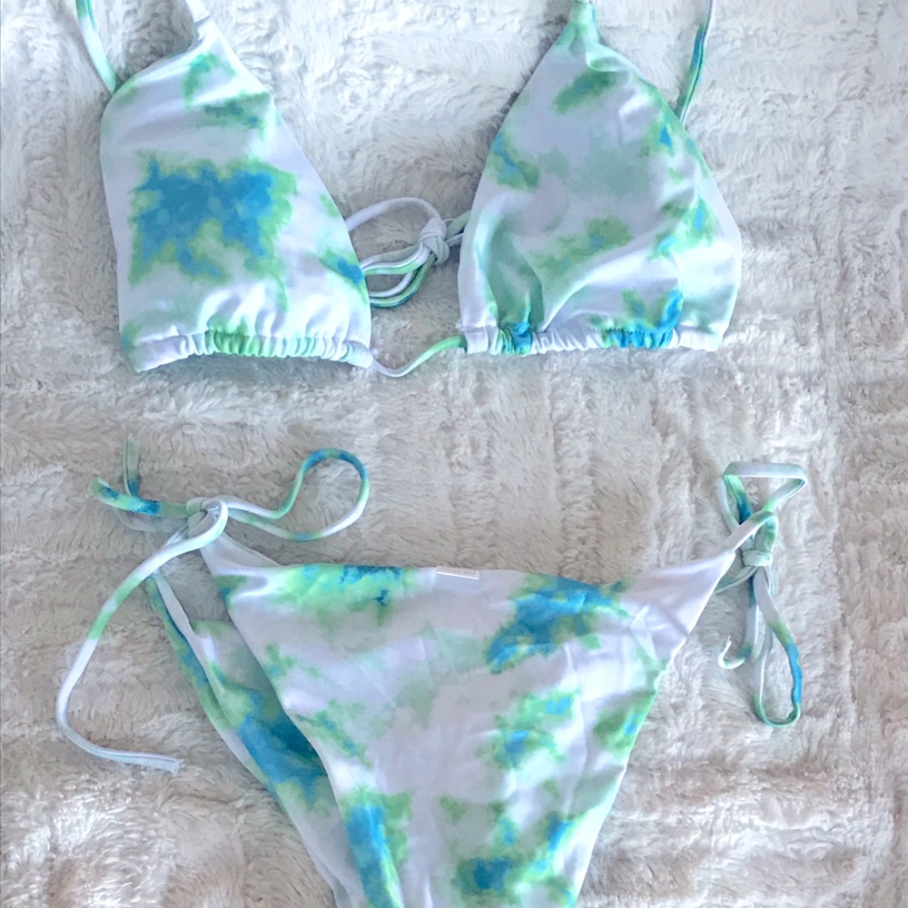 Bikini- tye dye